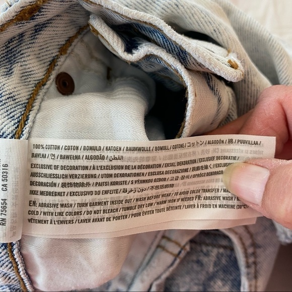 Abercrombie & Fitch High Rise Mom Jean Distressed Acid Wash size 28 / 6 - Picture 6 of 10